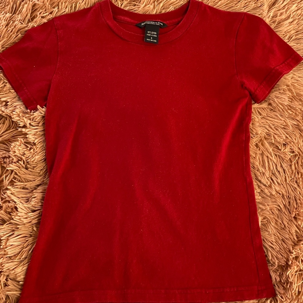 Abercrombie & Fitch Women's Small Solid Red Tee